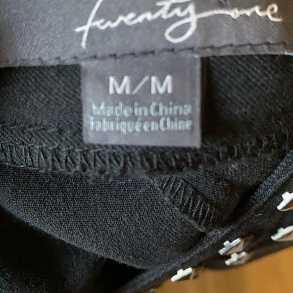 LBD w/Hardware - Picture 5 of 6